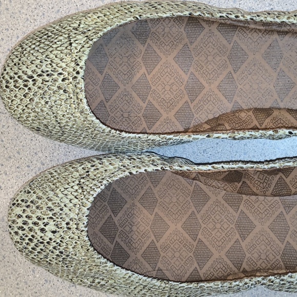 Lucky Brand Genuine Leather Emmie Flats in Mint Green Snakeskin - Picture 3 of 9